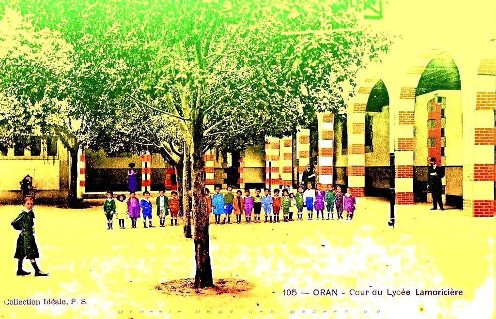 Oran - Cour du Lycee Lamoriciere.jpg